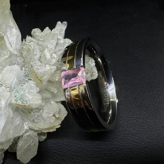 Anillo de Titanio Bitono con Zirconia Rosa