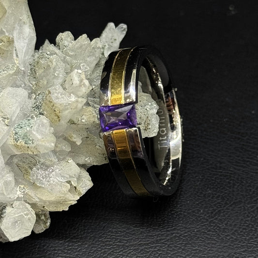 Anillo de Titanio Bitono con Zirconia Morada